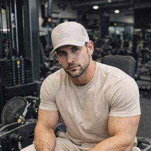 ALO YOGA Trucker Hat